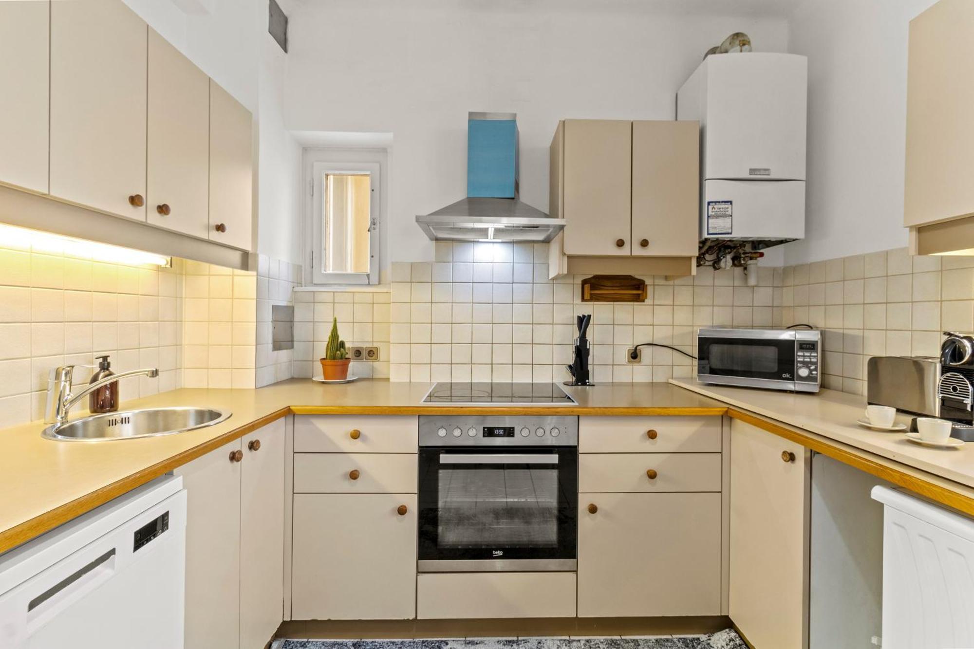 4-br-apartment For Up To 12 People Wien